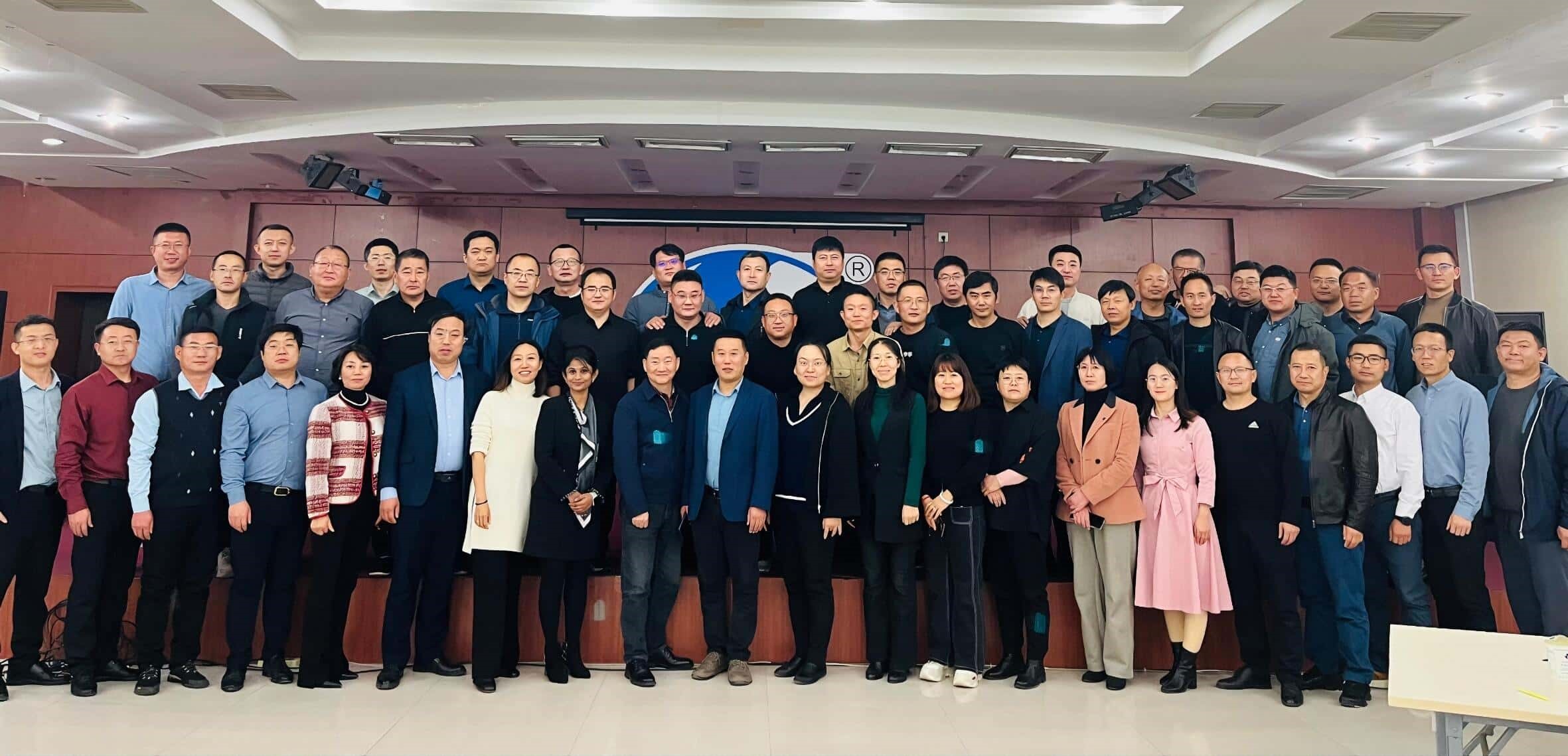 ����ѵ�������и߲������߸�������������˾��������չ������Զ